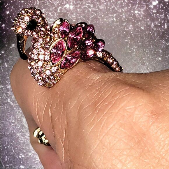 Unusual 3D Flamingo pink gems hook fashion ring - Picture 3 of 7